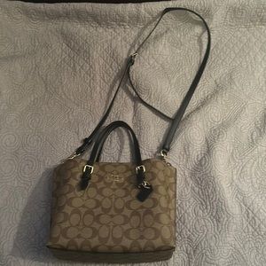 Coach Signature Mollie tote 25